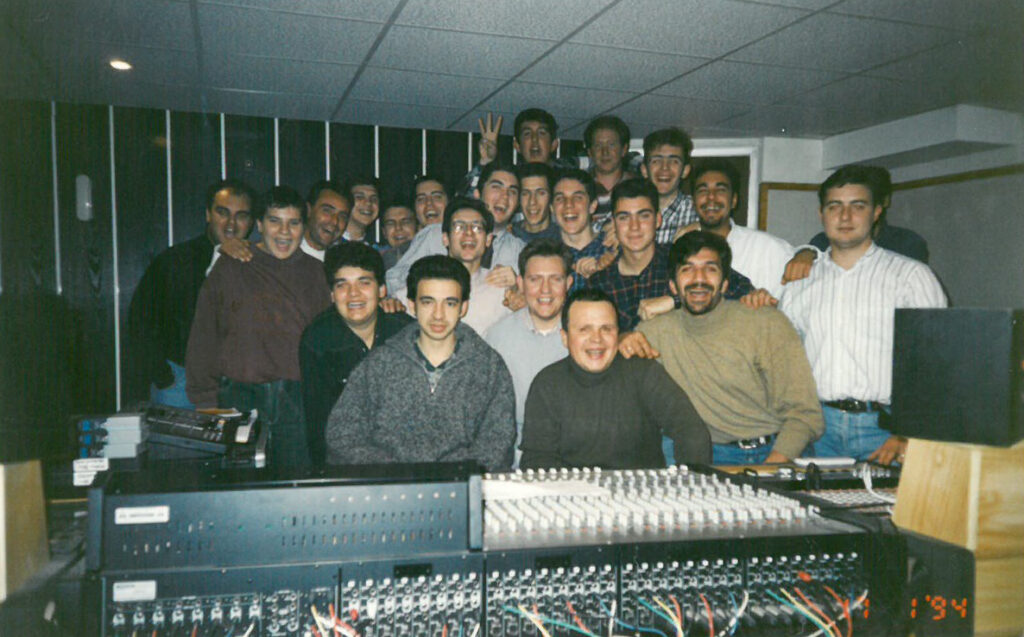 14. GRABACION DEL PRIMER TRABAJO DISCOGRAFICO DIVINO REDENTOR EN 1994